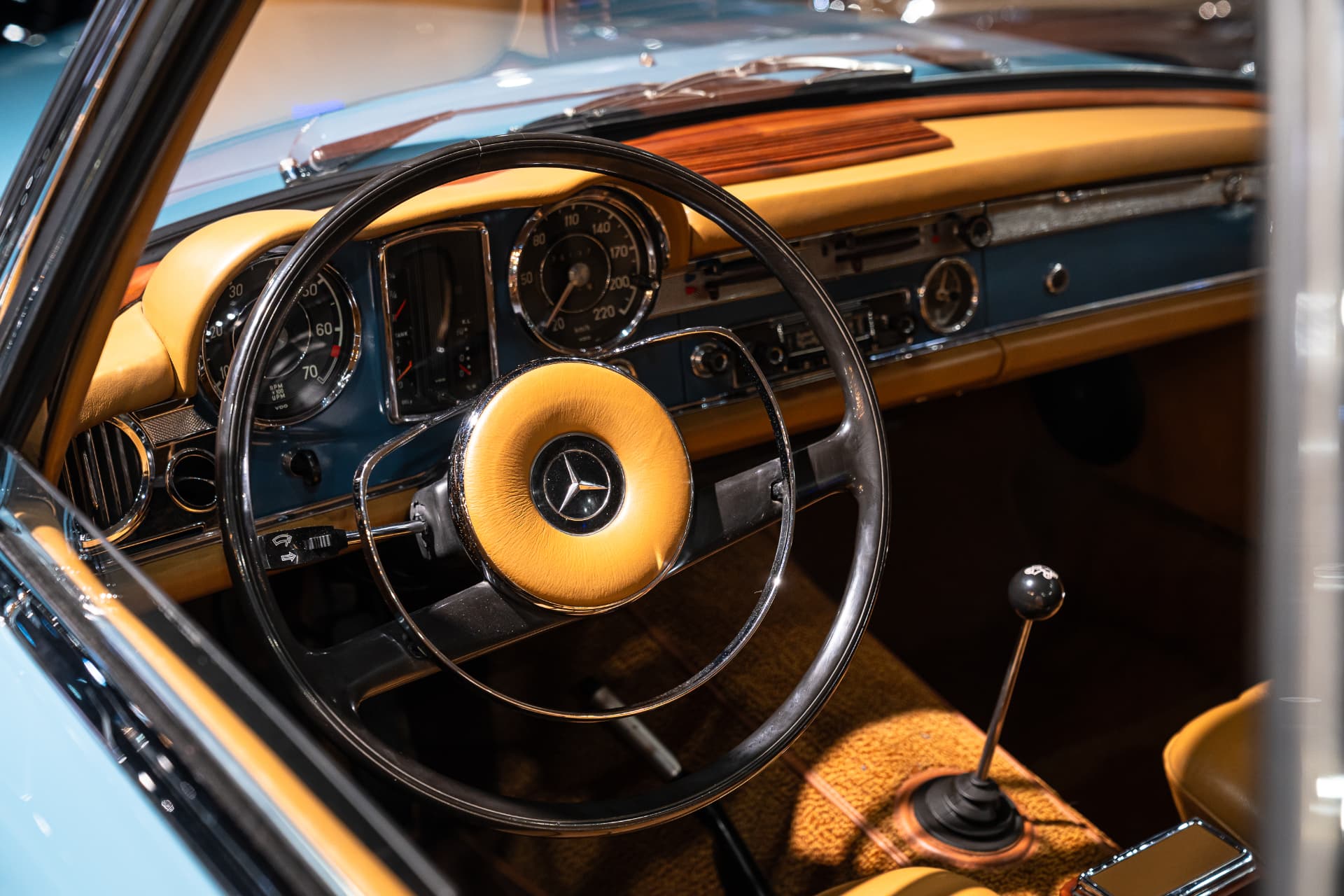 Cockpit and dashboard of this Mercedes 230 SL Pagode