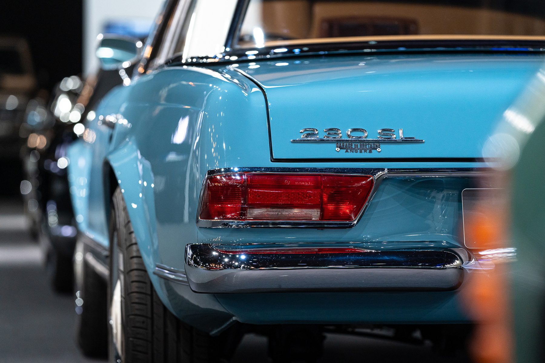 Exterior design detail of this Mercedes-Benz 230 SL Pagode