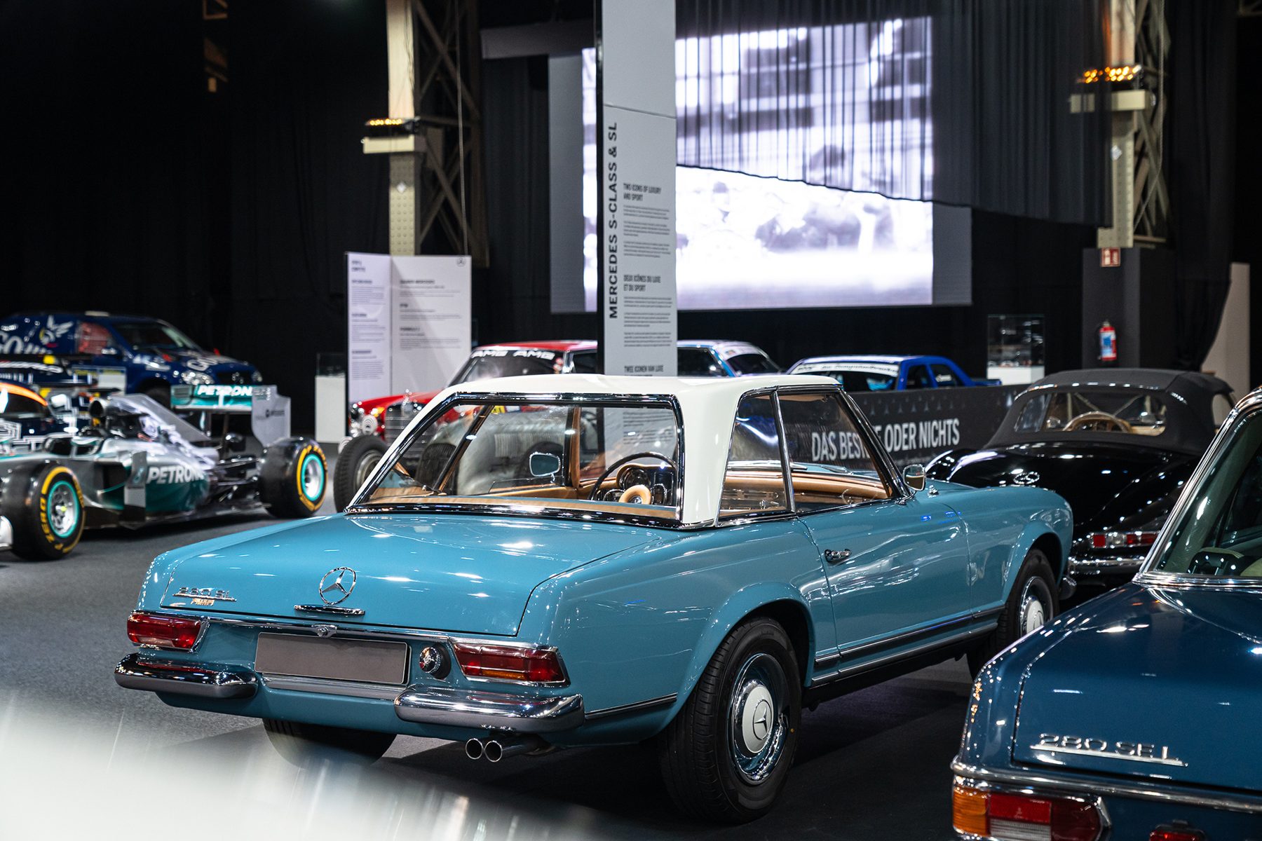 The Mercedes 230 SL Pagode on long-term exhibition at Autoworld Brussels